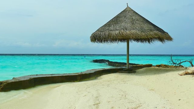 Beautiful tropical beach and sea in maldives island
