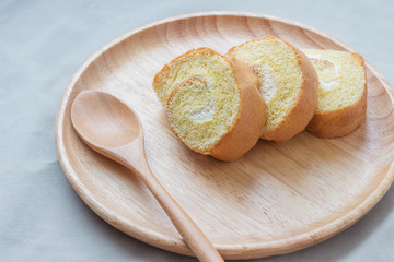 jam roll on wooden plates