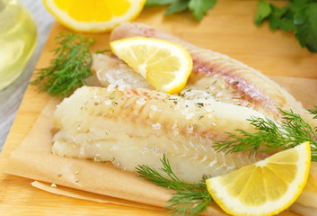 Raw fish with spices and lemon