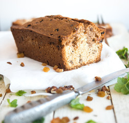 Vanilla cake with chocolate and raisin
