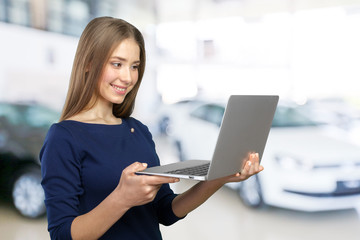 Portrait of young beautiful brunnete woman holding laptop