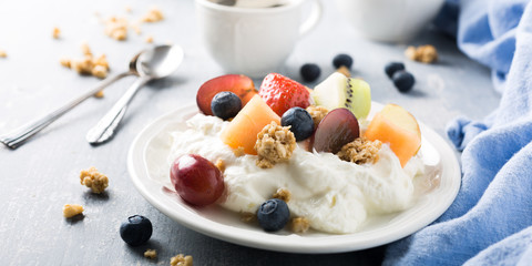 Quark with granola, fruits and berries