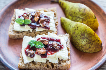 Bread with brie and jam