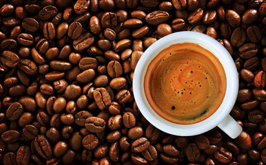 hot espresso coffee cup with coffee bean background, vintage tone