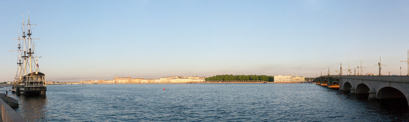 Fototapeta na wymiar view of the embankment the city Sankt-Peterburg in summer day