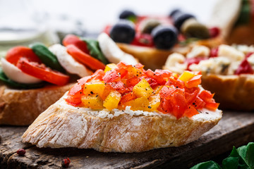 Bruschetta with chopped tomatoes, herbs and oil