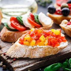 Bruschetta with chopped tomatoes, herbs and oil