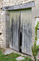 Old wooden doors to a barn in bad condition