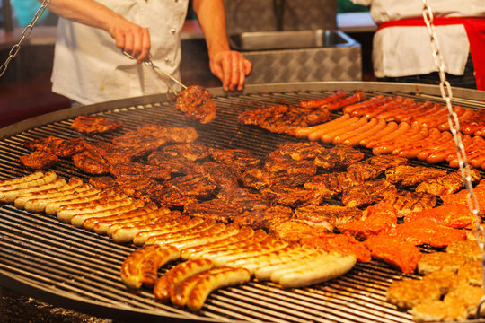 Beide provincie Afzonderlijk Schwenker with grilled meat on a big street festival Stock Photo | Adobe  Stock