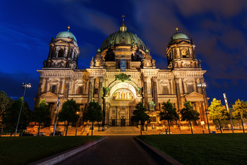 Fototapeta na wymiar Berlin Cathedral at night