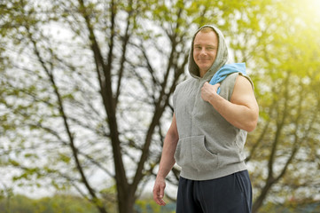 Naklejka premium Fit man resting after jogging.