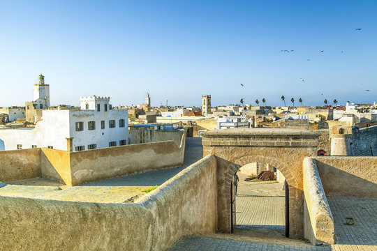 Die alte portugiesische Festungsstadt El Jadida in Marokko an der K&uuml;ste des leuchtend blauen Atlantik mit einer wundersch&ouml;nen Altstadt