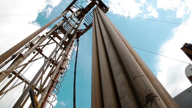 drilling rig Descent tubes with a crane