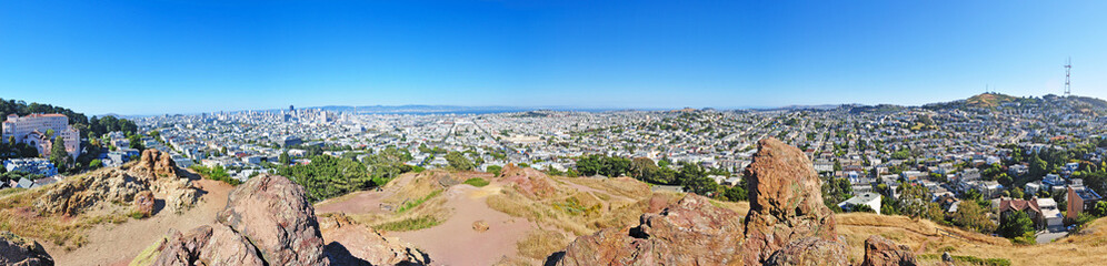 San Francisco: skyline e vista della città dalla cima della collina del Corona Heights Park l'8 giugno 2010