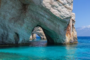 Fototapeten Blauwe grotten aan zee in Griekenland © p_rambaldo