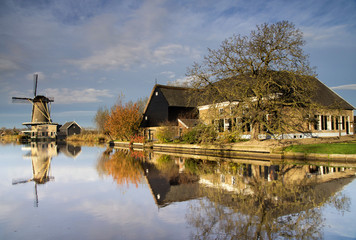 Mill 'de Vriendschap' in Bleskensgraaf reflecting in the river Graafstroom
