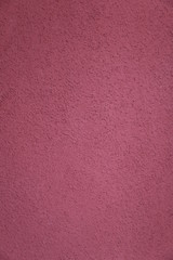 roter Anstrich auf einer Wand als Hintergrund, verputzte Wand, Hochformat