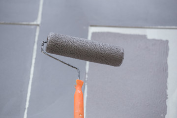 painting a wall with painting roller
