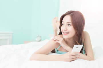 smile woman with smart phone