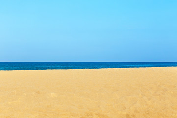 Obraz premium Empty tropical beach and sea with blue sky in Thailand