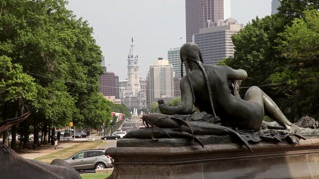Fontana e veduta di palazzi a Philadelphia, Pennsylvania, USA