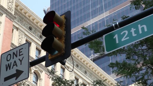 Semaforo sulla 12esima strada a Philadelphia, Pennsylvania, USA