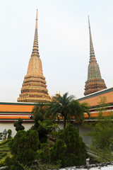 Fototapeta premium Phra Maha Chedi at Wat Pho Temple in Bangkok, Thailand