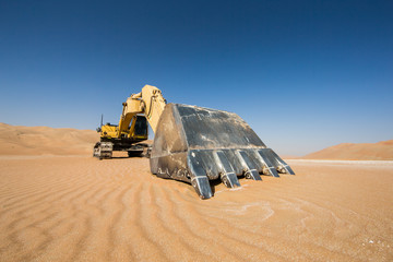 excavator in Liwa desert, Abu Dhabi, UAE © katiekk2