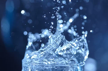  water in glas © fox17