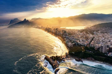 Foto op Plexiglas Copacabana, Rio de Janeiro, Brazilië Rio de Janeiro, zonsondergang over het strand van Ipanema