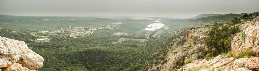 Zelfklevend Fotobehang bergen heuvel Kibburz uitzicht panorama Israël © everigenia