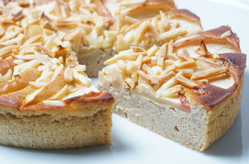 Apple pie with almonds
