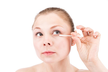 Вытирать макияж