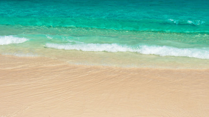 Fototapeta na wymiar Water clear at the sandy beach