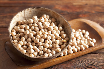 Chickpeas in bowl on wooden table
