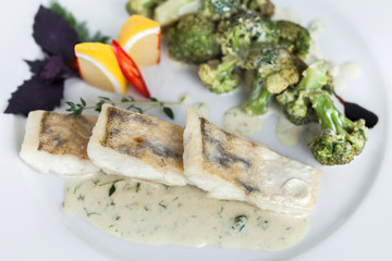 Steamed fish with broccoli