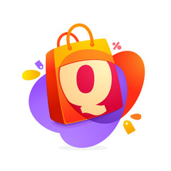 Q letter with shopping bag icon and Sale tag.
