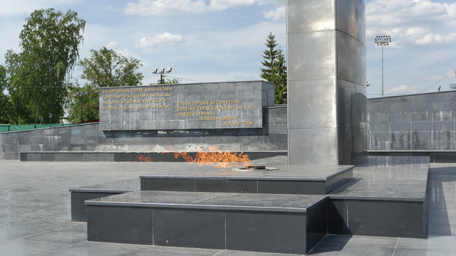 Памятник в парке горького