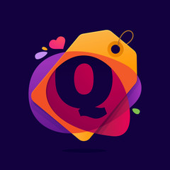 Q letter logo with Sale tag heart and splashes.