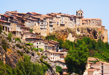 Fototapeta na wymiar houses on rocks in Frias. Burgos