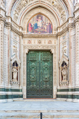 Obraz premium Portal to Cattedrale di Santa Maria del Fiore in Florence with paintings
