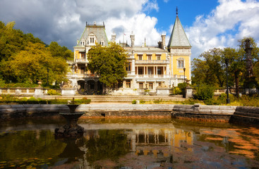 Fototapeta na wymiar Palace of the emperor Alexander III in Massandra, Crimea