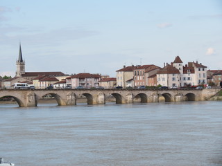 Fototapeta premium Bourgogne - Saint-Laurent -sur-Saône - Pont ancien