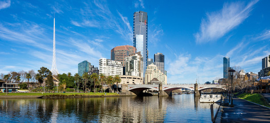 Naklejka premium Rzeka Yarra i południowy brzeg CBD w Melbourne