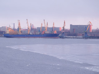 Naklejka premium Sankt-Peterburg harbour in a winter