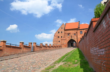 Historyczna brama wodna w Grudziądzu w Polsce