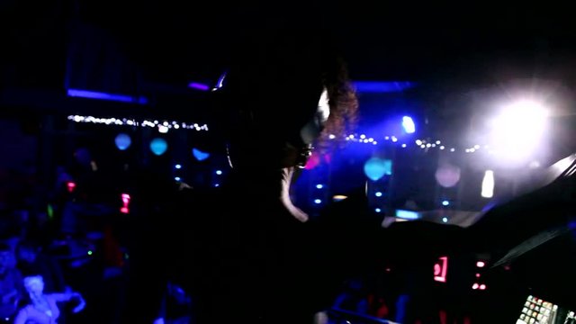 Girl-DJ's in the Club