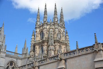 Fototapeta na wymiar torre en la Catedral de Burgos, España