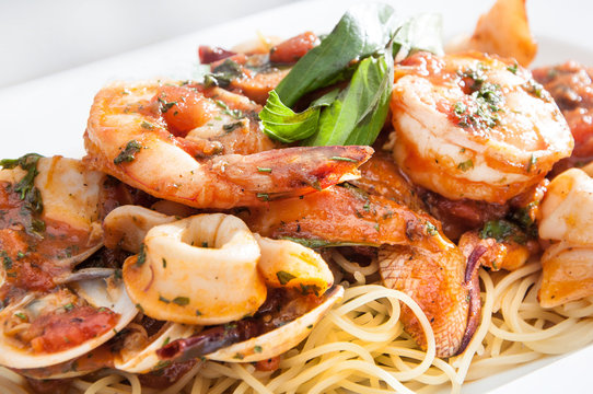 seafood spaghetti with shrimp and squid