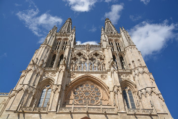 Fototapeta na wymiar fachada gótica de la Catedral de Burgos